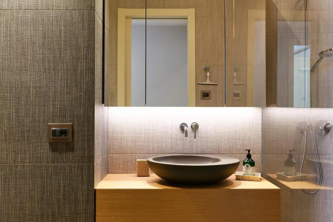 Apartment Luxury Suite In Bosco Verticale Milano Isola Italy