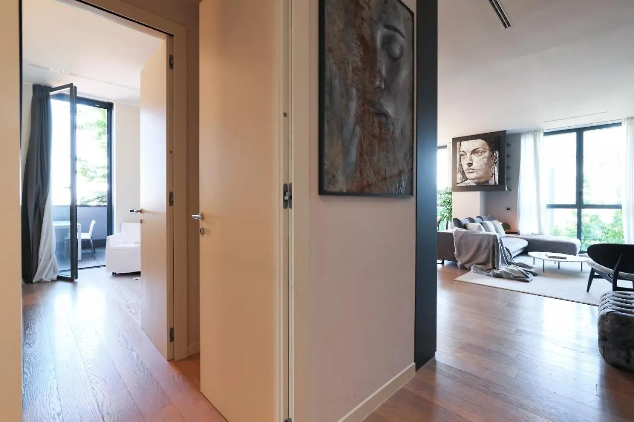 Luxury Suite In Bosco Verticale Milano Isola Italy