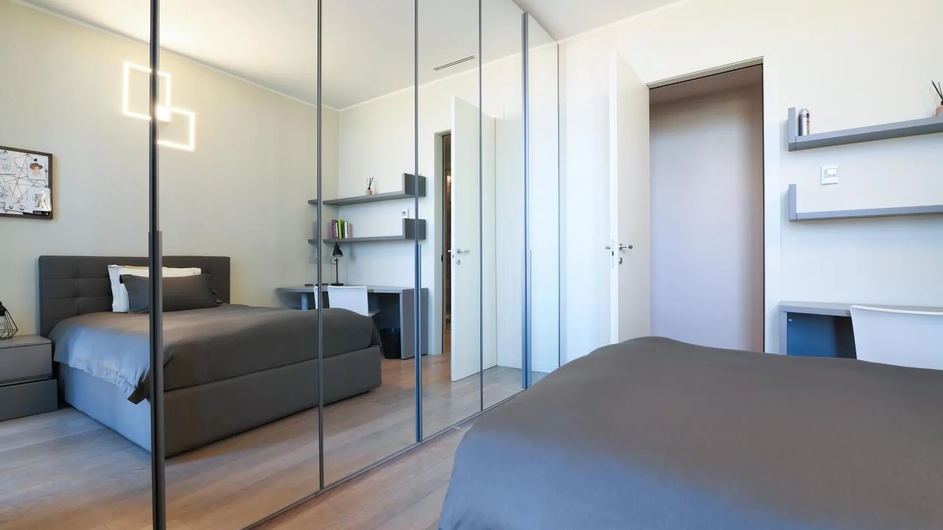 Luxury Suite In Bosco Verticale Milano Isola 0*, Milan Italy