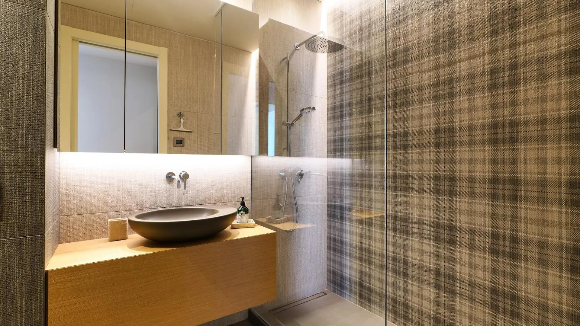 Apartment Luxury Suite In Bosco Verticale Milano Isola Italy